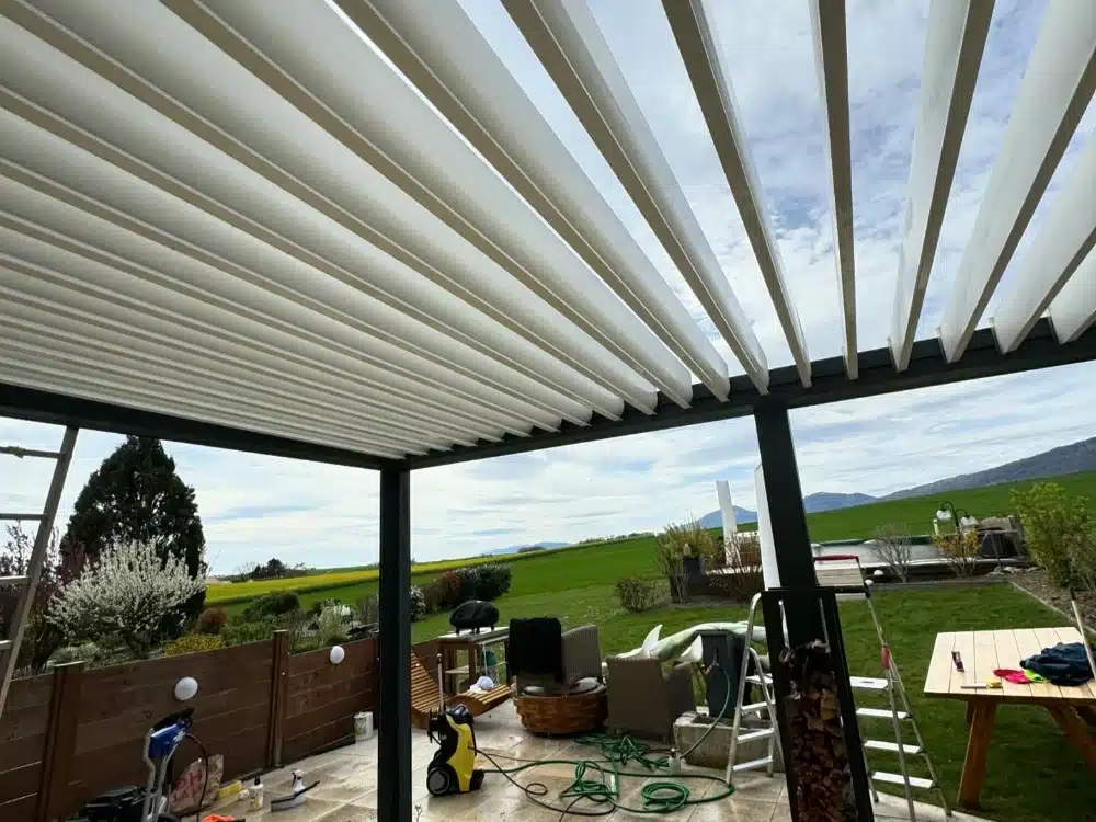 Service entretien sur une terrasse encore non realise par Full Clean Services