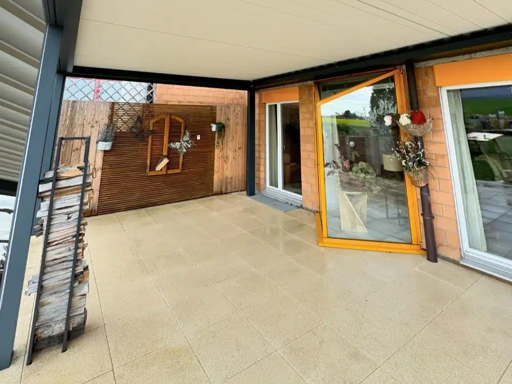 Service entretien sur une terrasse realise par Full Clean Services