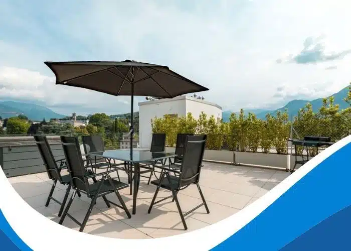 Récurage des dalles, des panneaux en tech de terrasse et balcon avant remise des clés de votre appartement